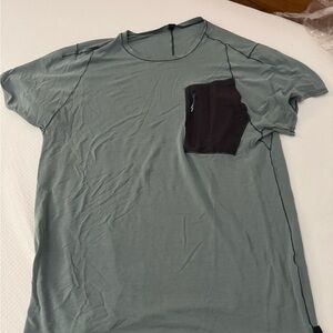 Lululemon Men's Green T-Shirt with Black Pocket